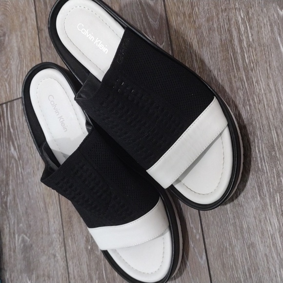 Calvin Klein black and white mesh open toe wedges. Size 10 - Picture 11 of 12